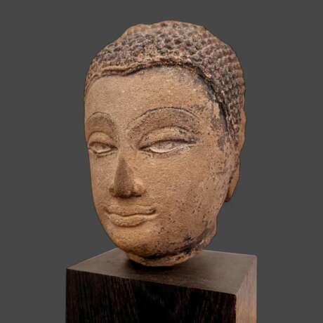 Shakyamuni Buddha head in sandstone Thailand Ayutthaya 17th century Высокотемпературная керамика 17th century г. - фото 8
