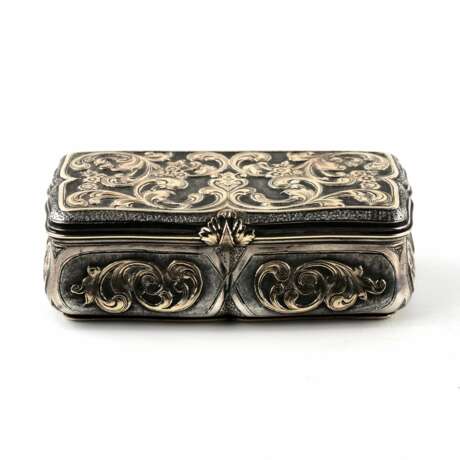 Russian silver snuffbox with gold decor. Mid 19th century. Silver 84 Gilding Neo-baroque Mid-19th century - photo 2
