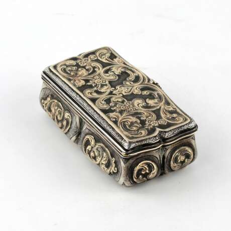Russian silver snuffbox with gold decor. Mid 19th century. Silver 84 Gilding Neo-baroque Mid-19th century - photo 3