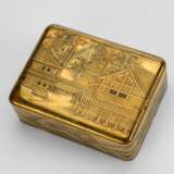 Deckeldose mit Tabletteinsatz aus Holz mit feinem Goldlackdekor einer Tempelanlage - фото 1