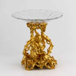 Vase &agrave; fruits decoratif, en bronze dore, avec cristal, epoque Napoleon III. 19&egrave;me si&egrave;cle. 