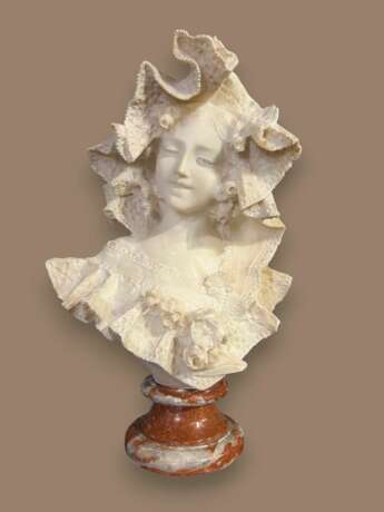 19th Century Bust of a Young Lady in White Marble by Flli Romanelli Marmor 19th century - Foto 7
