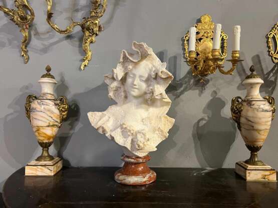 19th Century Bust of a Young Lady in White Marble by Flli Romanelli Marmor 19th century - Foto 10