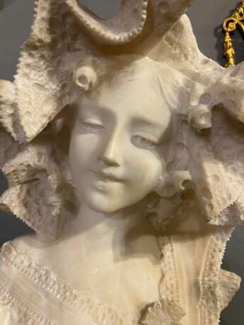 19th Century Bust of a Young Lady in White Marble by Flli Romanelli Marmor 19th century - Foto 13