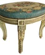 Catalogue des produits. Tabouret en bois laqu&eacute; de style Transition Louis XV du XIXe si&egrave;cle 