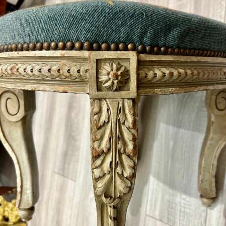 Tabouret en bois laqu&eacute; de style Transition Louis XV du XIXe si&egrave;cle Bois laqué 19th century - photo 2