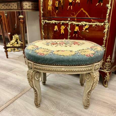 Tabouret en bois laqu&eacute; de style Transition Louis XV du XIXe si&egrave;cle Bois laqué 19th century - photo 6