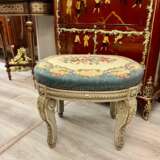 Tabouret en bois laqu&eacute; de style Transition Louis XV du XIXe si&egrave;cle Bois laqué 19th century - photo 6