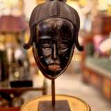 Ndoma Baule Portrait Mask Ivory Coast Wood lacquered patina Circa 1930 Lackiertes Holz 20th century - Foto 12