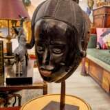 Ndoma Baule Portrait Mask Ivory Coast Wood lacquered patina Circa 1930 Lackiertes Holz 20th century - Foto 13