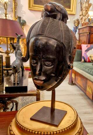 Ndoma Baule Portrait Mask Ivory Coast Wood lacquered patina Circa 1930 Lackiertes Holz 20th century - Foto 13