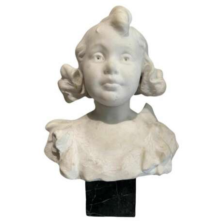 Late 19th-Century Carrara Marble Bust of a Young Girl - photo 1