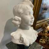 Late 19th-Century Carrara Marble Bust of a Young Girl - photo 5