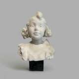 Late 19th-Century Carrara Marble Bust of a Young Girl - photo 7