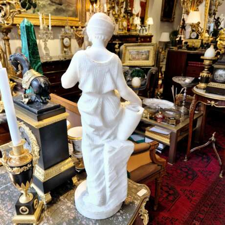 Young woman with jug Carrara marble signed Bonnal early 20th century Marble 19th century - photo 16
