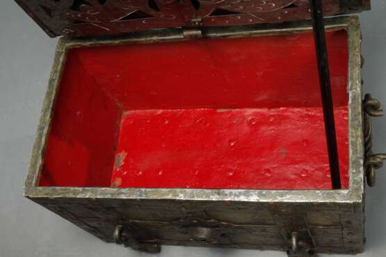 Seltene bemalte Eisentruhe - photo 6