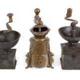 Drei historische Kaffeemühlen - photo 1