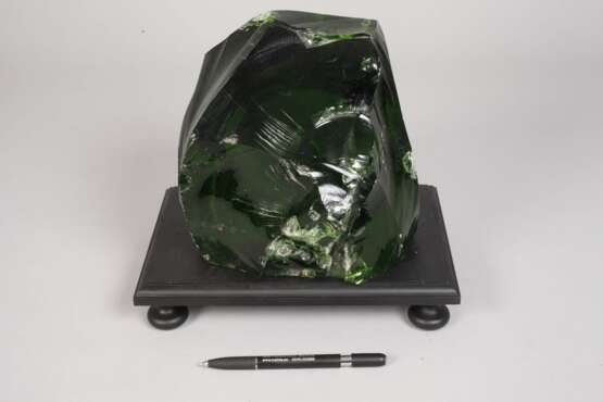 Paar dunkelgrüne Glasstücke - Foto 2