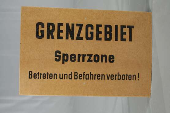 Zwei Verkehrsschilder - photo 4