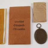 Konvolut Schutzwallehrenzeichen - photo 2