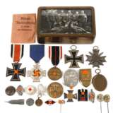 Kiste Orden und Abzeichen 2. Weltkrieg - Foto 1