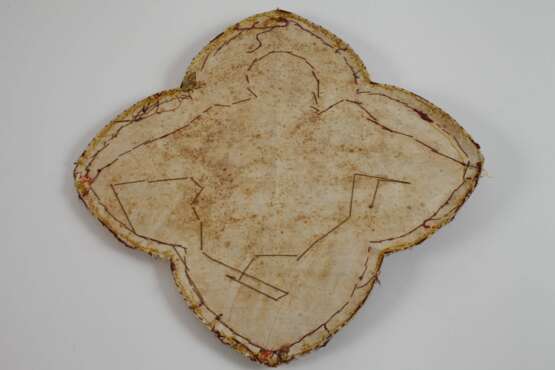 Parament mit Reliefstickerei - photo 3