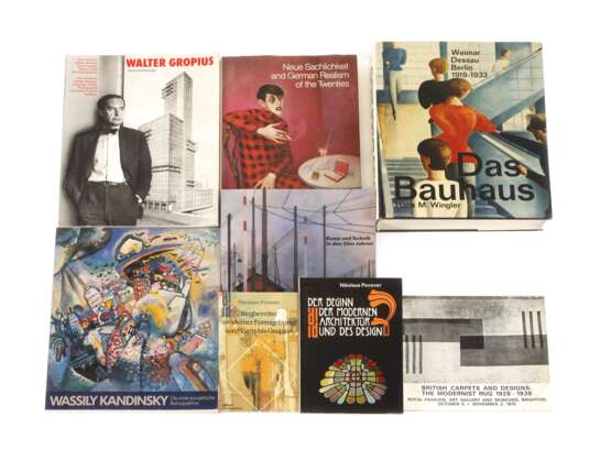 Acht Bücher Bauhaus und Design - photo 1