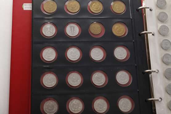 Sammlung Medaillen und Münzen DDR - Foto 2