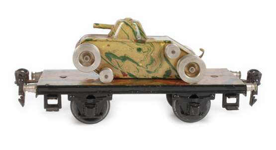 Märklin Plattformwagen mit Tank - фото 1