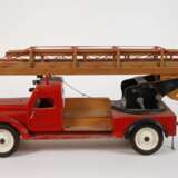 Hedo großer Feuerwehr-Leiterwagen und Zapfsäule - photo 5