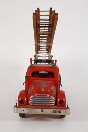 Hedo großer Feuerwehr-Leiterwagen und Zapfsäule - photo 6