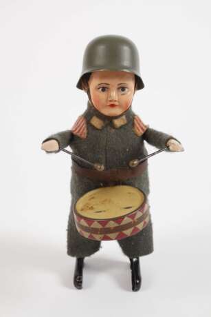 Schuco Tanzfigur als Reichswehrsoldat mit Trommel - photo 2