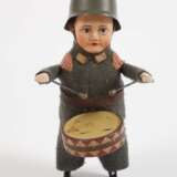 Schuco Tanzfigur als Reichswehrsoldat mit Trommel - photo 2