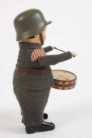Schuco Tanzfigur als Reichswehrsoldat mit Trommel - photo 3
