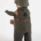 Schuco Tanzfigur als Reichswehrsoldat mit Trommel - photo 4