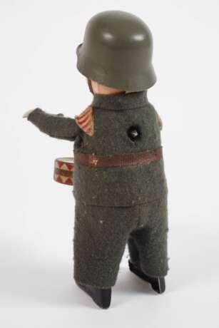Schuco Tanzfigur als Reichswehrsoldat mit Trommel - photo 4
