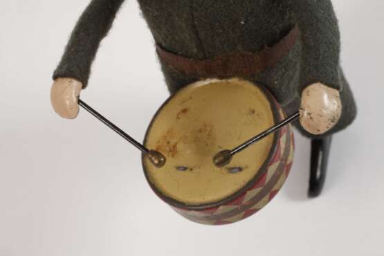 Schuco Tanzfigur als Reichswehrsoldat mit Trommel - photo 5