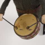 Schuco Tanzfigur als Reichswehrsoldat mit Trommel - photo 5