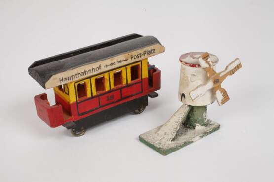 Sammlung Miniatur-Spielzeug im Setzkasten - фото 5