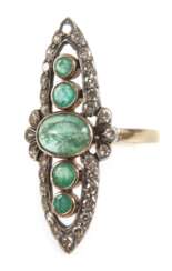 Historischer Ring mit Smaragden und Diamanten