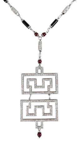 Langes Collier mit Granaten, Onyx und Brillanten - фото 1