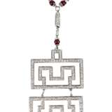 Langes Collier mit Granaten, Onyx und Brillanten - фото 1