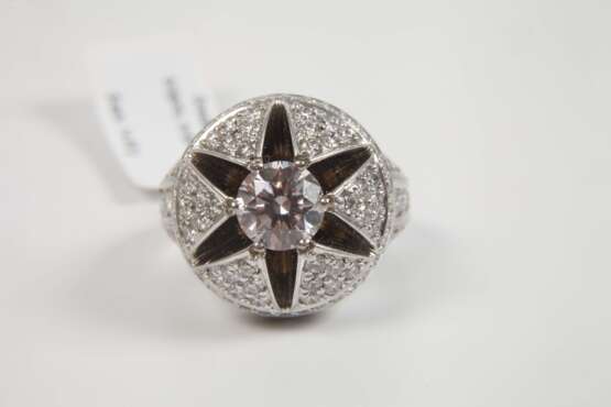 Prächtiger Damenring mit Brillant von 1,2 ct - photo 2