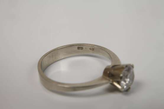 Solitärring mit Brillanten von 0,93 ct - photo 2