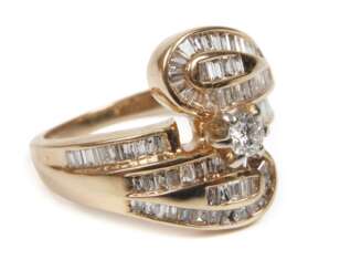 Damenring mit Diamantbesatz