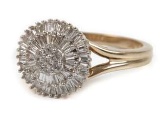 Damenring mit Diamantbesatz