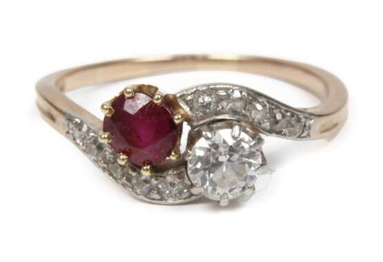 Damenring mit Rubin und Diamant - photo 1