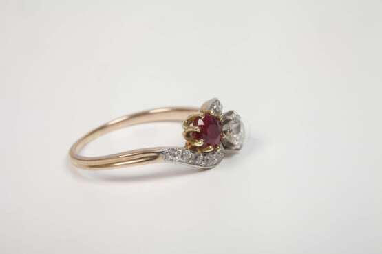 Damenring mit Rubin und Diamant - photo 2