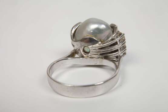 Damenring mit Barockperle und Brillanten - photo 4