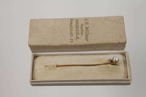 Reversnadel mit Perle und Diamant - photo 3